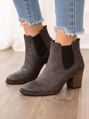 Aquatalia‎ Lined zippie ankle boots 9